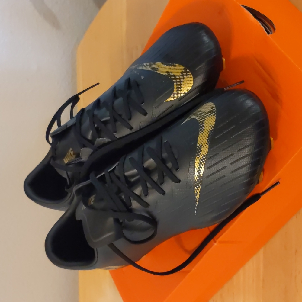 Soccer cleats